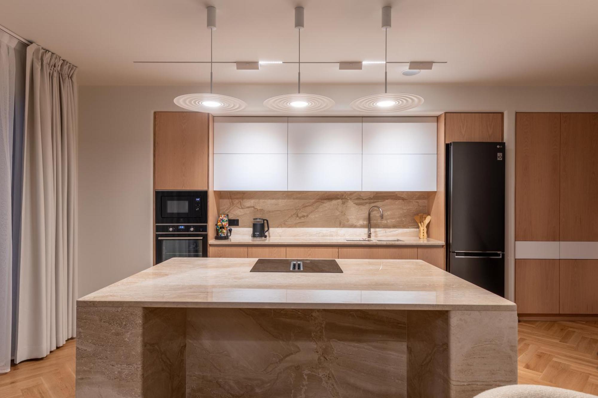 Vater Selected Apartments Тирана Екстериор снимка