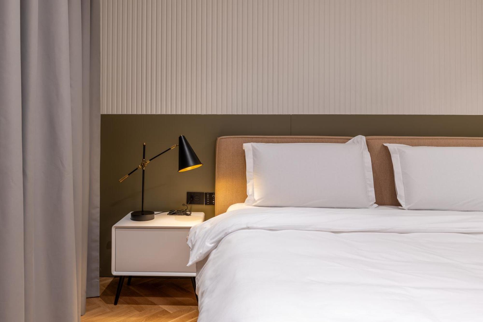 Vater Selected Apartments Тирана Екстериор снимка